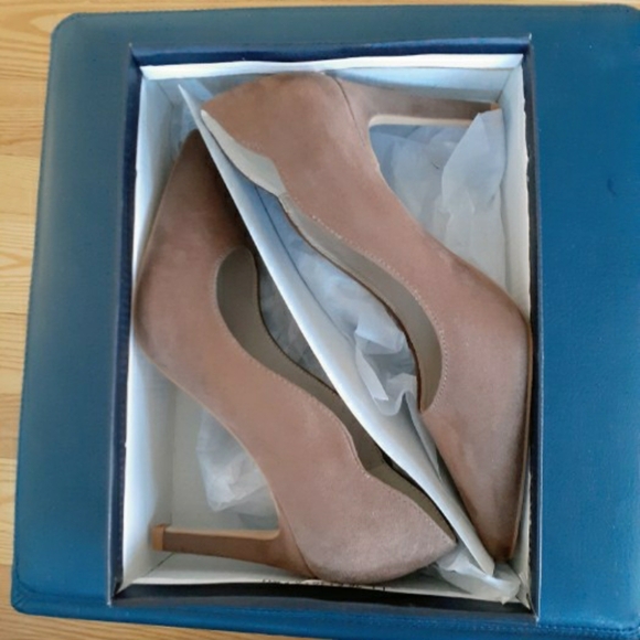 NIB French Connection Pumps 6.5 with Scallop edge - Picture 7 of 11